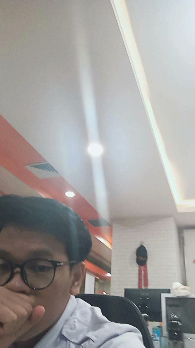 onlybraaa's tweet image. POV: gabut di kantor 
(nadin amizah) 🤍