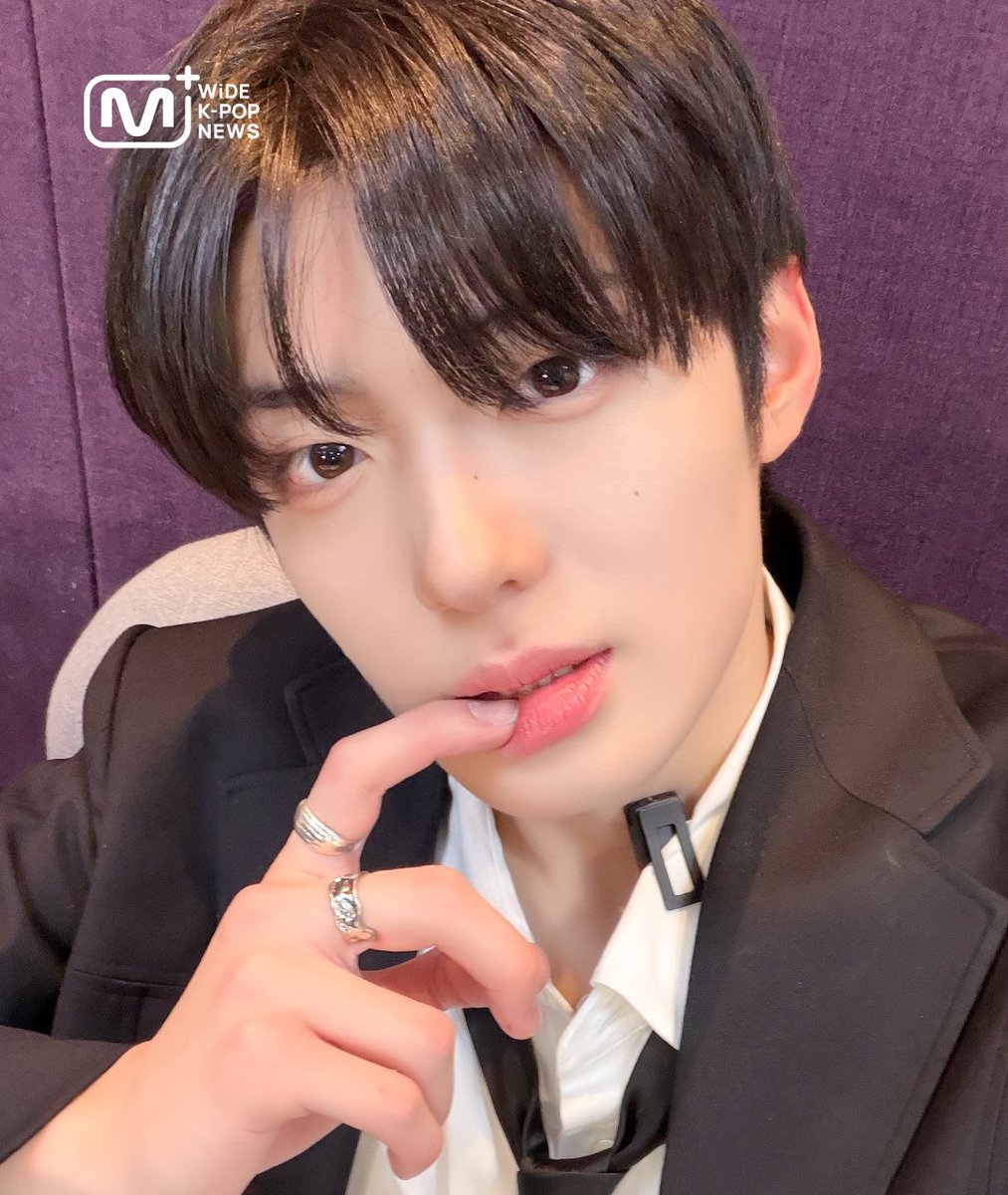 mnetplus's tweet photo. [WiDE K-POP NEWS📰] FREAK ALARM🚨처럼 찾아온 상현의 셀카

어떤 컨셉인지 궁금한 앨리즈 주목✋
오늘 5PM(KST)! 오직 Mnet Plus 앱에서 공개됩니다

(힌트:👶&🤵‍♂️)

=
FREAK ALARM🚨 SANGHYEON's selfie just dropped

What's the concept? All ALLYZ, attention!✋
Today 5PM(KST)! Only on Mnet Plus app

(hint:👶&🤵‍♂️)

A new era of K-POP news, <WiDE K-POP NEWS>

#VotePlayLove #All_of_KPOP #엠넷플러스 #MnetPlus
#WideKpopNews #와이드케이팝뉴스 #엠넷플러스오리지널 #엠플오리지널 #MnetPlus_ORIGINAL 
#SANGHYEON #상현 #ALPHADRIVEONE #알파드라이브원  @ALD1_official