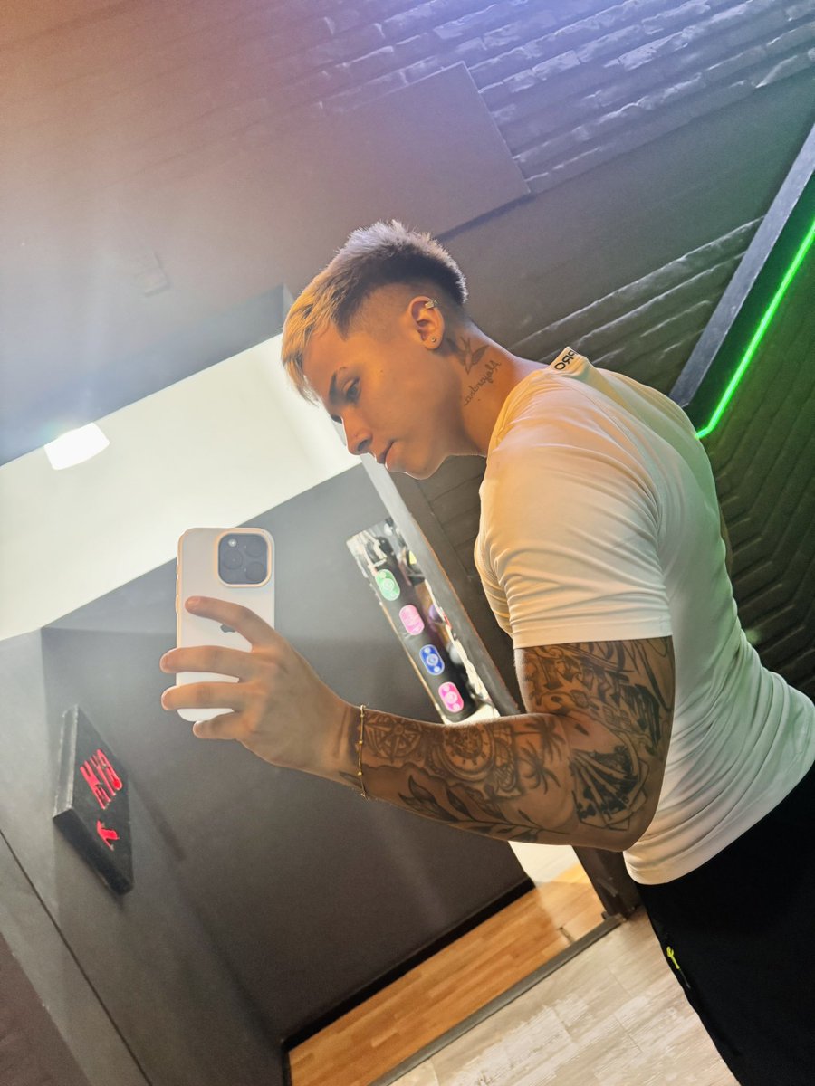 RAMI TWINK MODEL ⭐️ tweet media