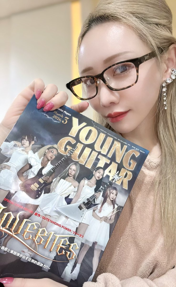 🔥🔥ヤングギター🎸3月号🔥🔥
こちらもついに発売となりました📕ヤンギなのに5人で表紙を飾らせていただいた！！😭感謝感激です✨

リズム隊とレアな3人組でお届けしております🎙️🎸🥁テンションそのまま伝わって面白いw でもやっぱり最後は泣けちゃうんだよな..🥲

『OUTSTANDING POWER』