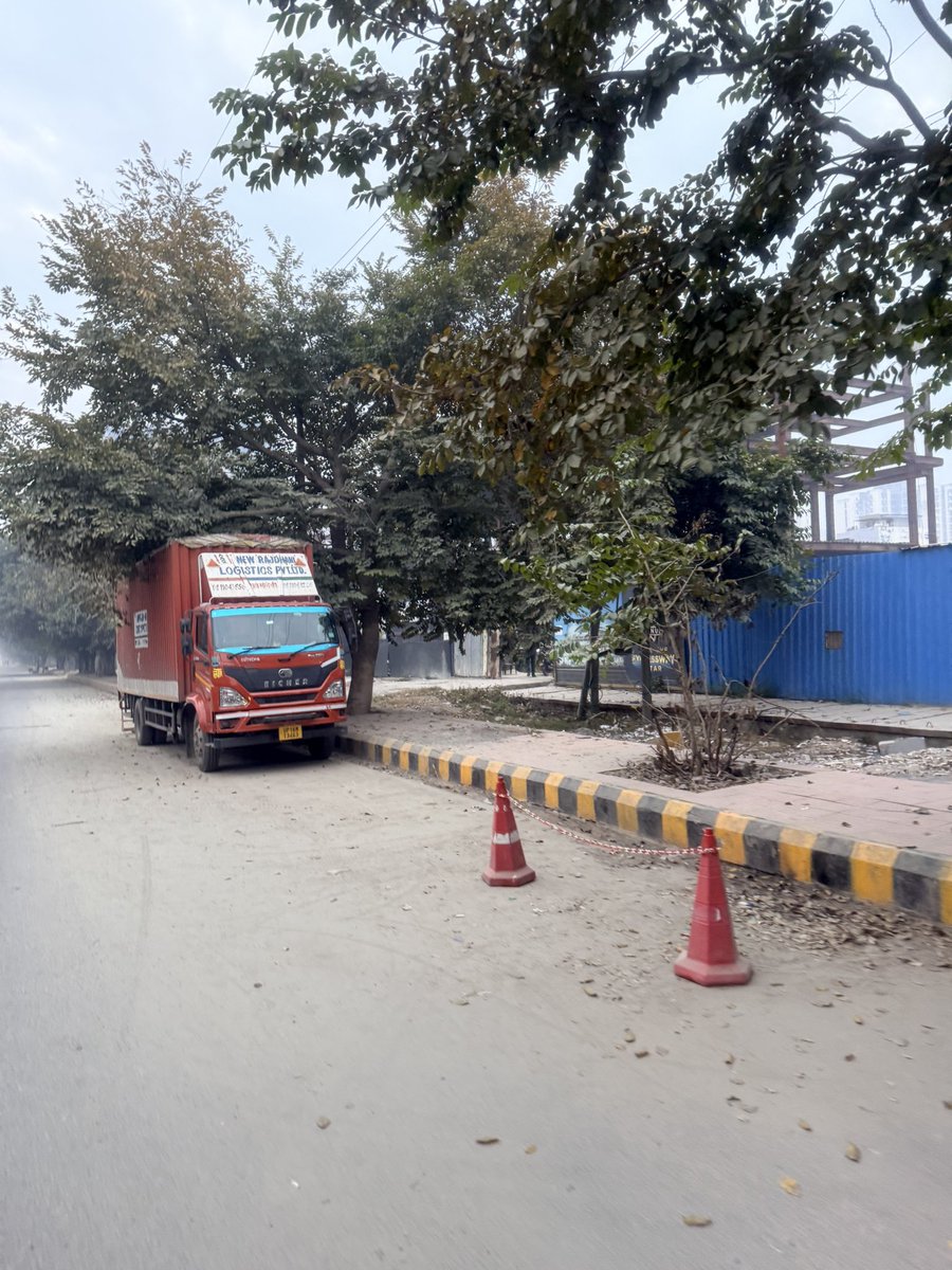 athleteshahi's tweet photo. @noida_authority @CeoNoida Dear slr, there is no sweeping happening in sector 134, 129. There is thik layer of dust all on road. Construction are going without any dust mitigation. Please do the needful full https://t.co/PZSRW2Ddus