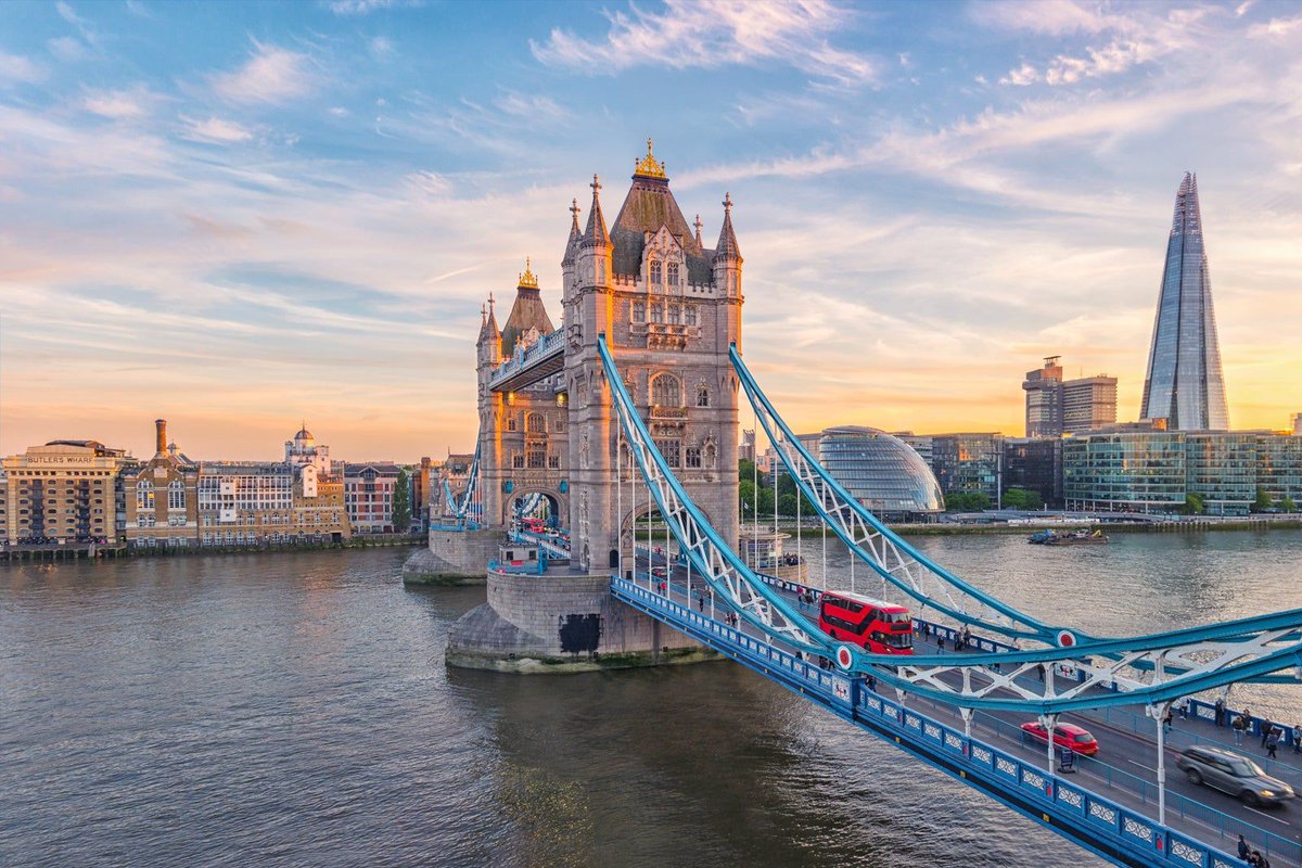 TheGlobalNumber's tweet photo. Cost of Living:  NYC 🇺🇸 vs. London 🇬🇧

Monthly Rent (1-bed city center):
🇺🇸 NYC: $4,100
🇬🇧 London: $3,100 
 
Average Monthly Net Salary:
🇺🇸 NYC: $6,200
🇬🇧 London: $4,170

Monthly Public Transport Pass:
🇬🇧 London: $230 (Zones 1-3)
🇺🇸 NYC: $132  

Utility Bills (Electricity, Heating, Water):
🇬🇧 London: $280
🇺🇸 NYC: $170
  
Meal (Inexpensive Restaurant):
🇺🇸 NYC: $28
🇬🇧 London: $22  

Pint of Beer:
🇺🇸 NYC: $9.00
🇬🇧 London: $7.50

Cappuccino:
🇺🇸 NYC: $5.80
🇬🇧 London: $4.50