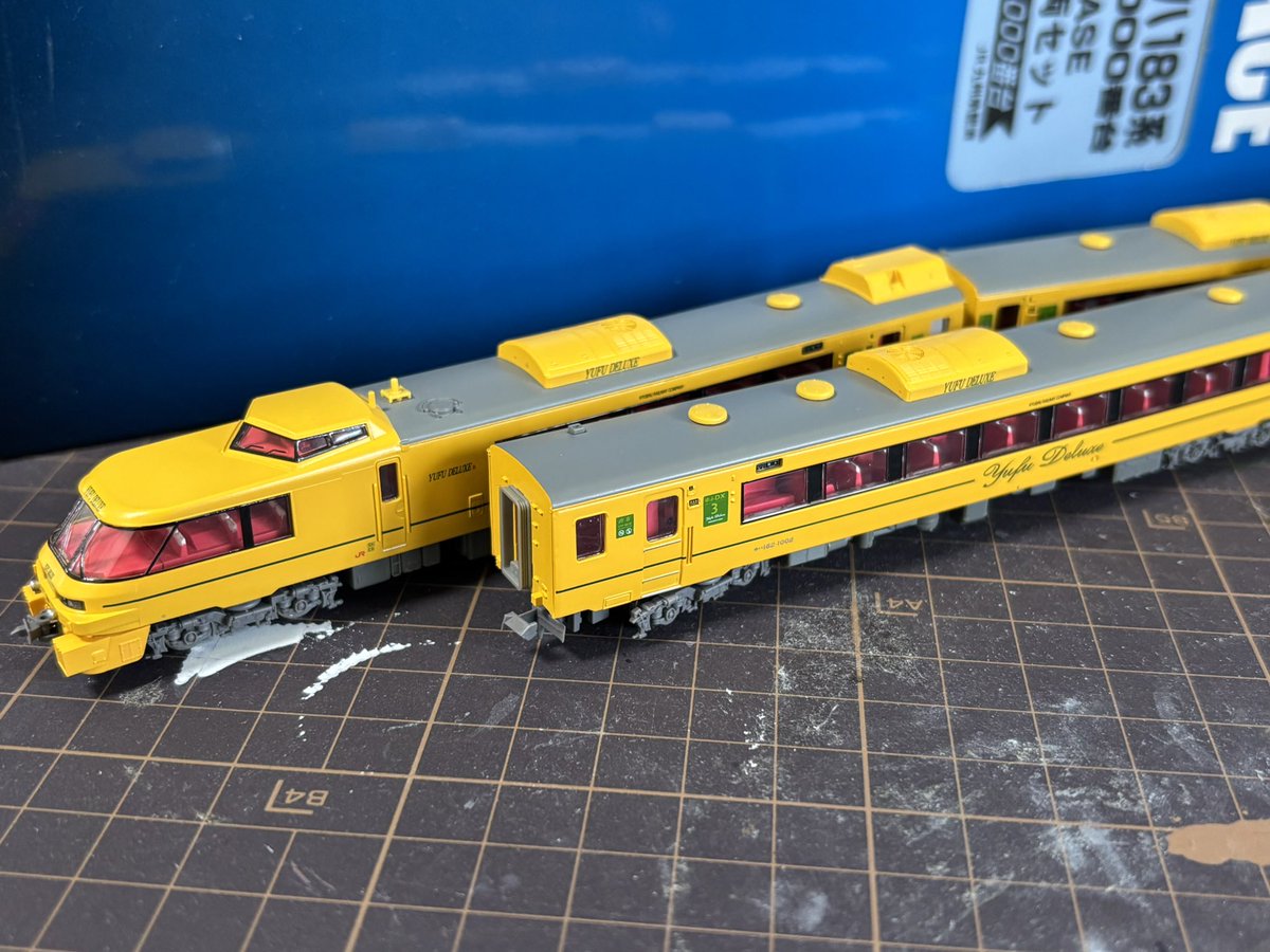 Q_railway_model's tweet photo. 1年前にポチで買ったゆふDX

乗ったことあるのは初代ゆふDXの方だけど、外観が好きなのはこっちの方
発売当初はまだ本格的に鉄道模型やってなかったのと自分のお金ではなかったのもあって購入せず、、
気づいたらゆふDX引退して15年。学校帰りに下りの5号を��かけてた頃が懐かしい https://t.co/eoAetnMzns
