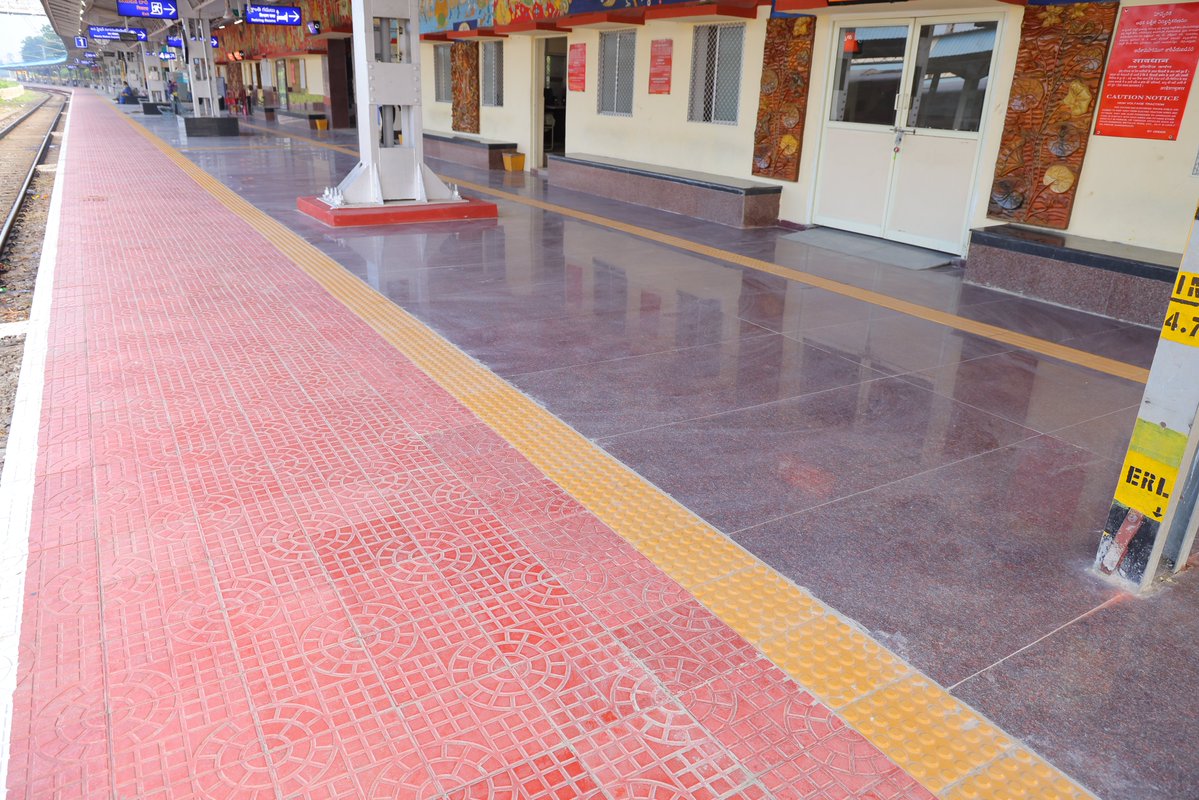 Enhancing Rail Infrastructure in AndhraPradesh. MANGALAGIRI RAILWAY STATION Designed for comfort, Built for the Future!💰 Cost: Rs. 12.6 Cr
Granite flooring and Highlevel platforms provided
<a href="/RailMinIndia/">Ministry of Railways</a>
@scrailwayindia
#mangalagiri #AmritStations #AndhraPradesh #IndianRailways