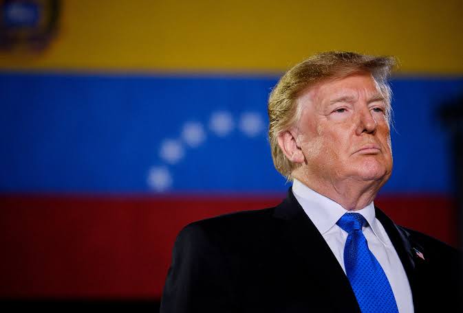 hackervnzl's tweet photo. Cree usted que Donald trump después de liberar Venezuela es un héroe? 
A si B no https://t.co/XCjQRtWNEK
