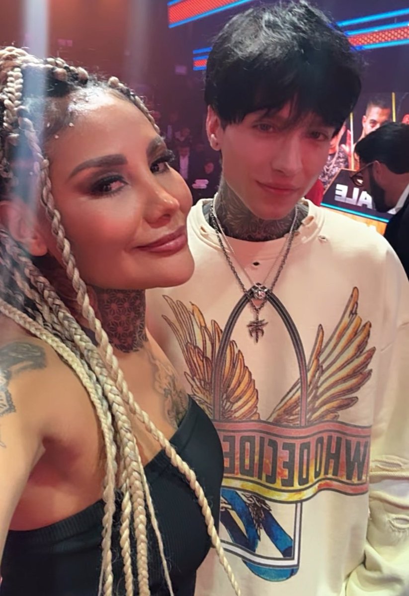 AlondraCoila's tweet image. Cry y la Barby Juarez 🙂‍↕️
#xcryringroyale #RingRoyale