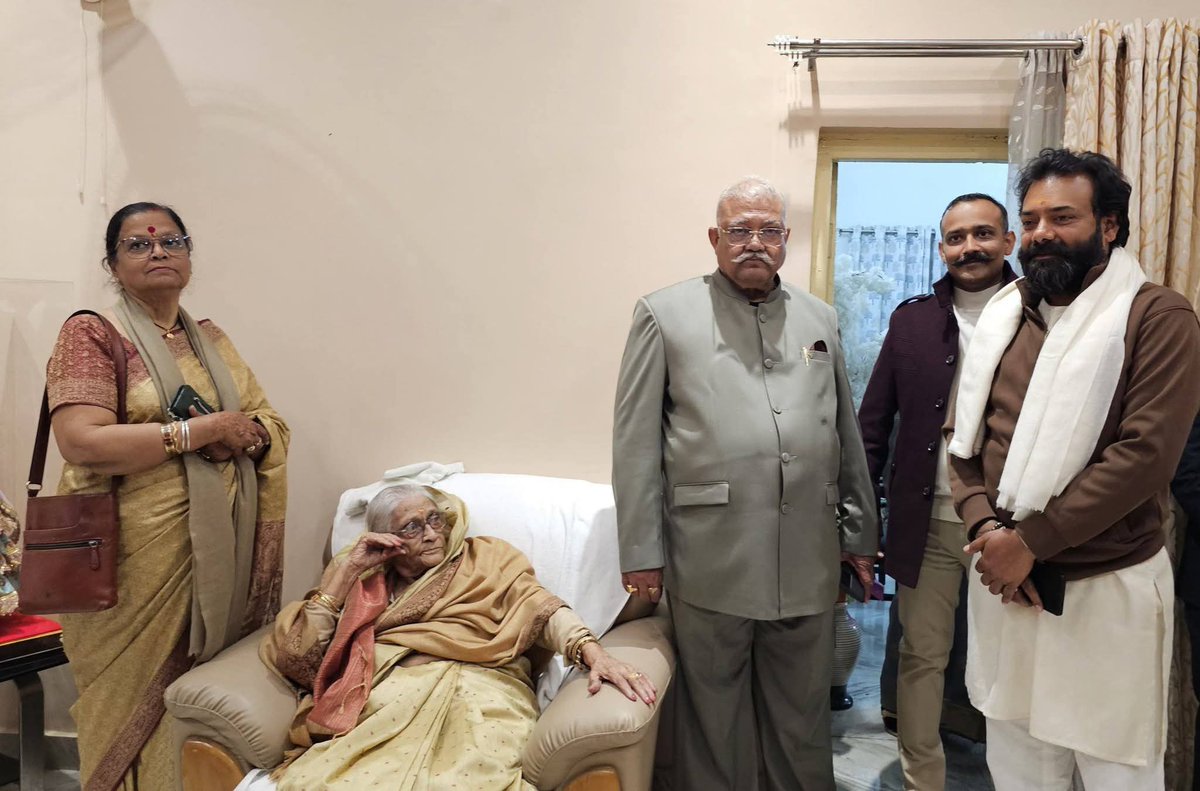 brijbhushanmla's tweet photo. जनपद लखनऊ में उत्तर प्रदेश विधान परिषद के माननीय सभापति श्री कुंवर मानवेंद्र प्रताप सिंह जी के आवास पहुँचकर उनकी पूज्य माताजी के 102वें जन्मदिवस पर शुभकामनाएं प्रेषित कर उनसे स्नेहाशीर्वाद प्राप्त किया।

मर्यादा पुरुषोत्तम प्रभु श्रीराम जी से पूज्य माताजी के उत्तम स्वास्थ्य एवं दीर्घायु की कामना करता हूं।