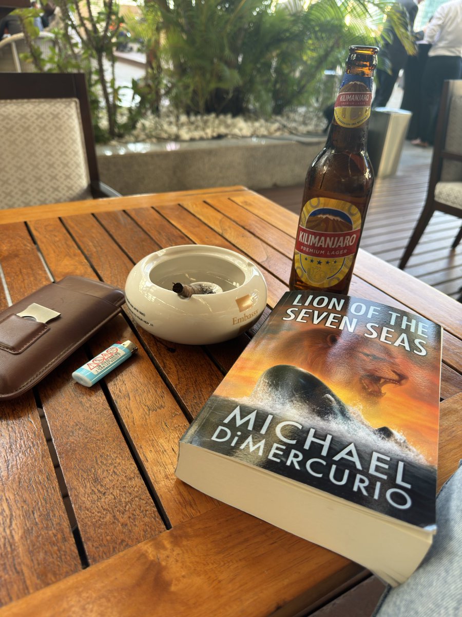 Ale_Savina's tweet image. Ah, time for some reading, finally... Next stop Seychelles!! @MikeyDiMercurio @Supersonic_Red #pilotlife #layover