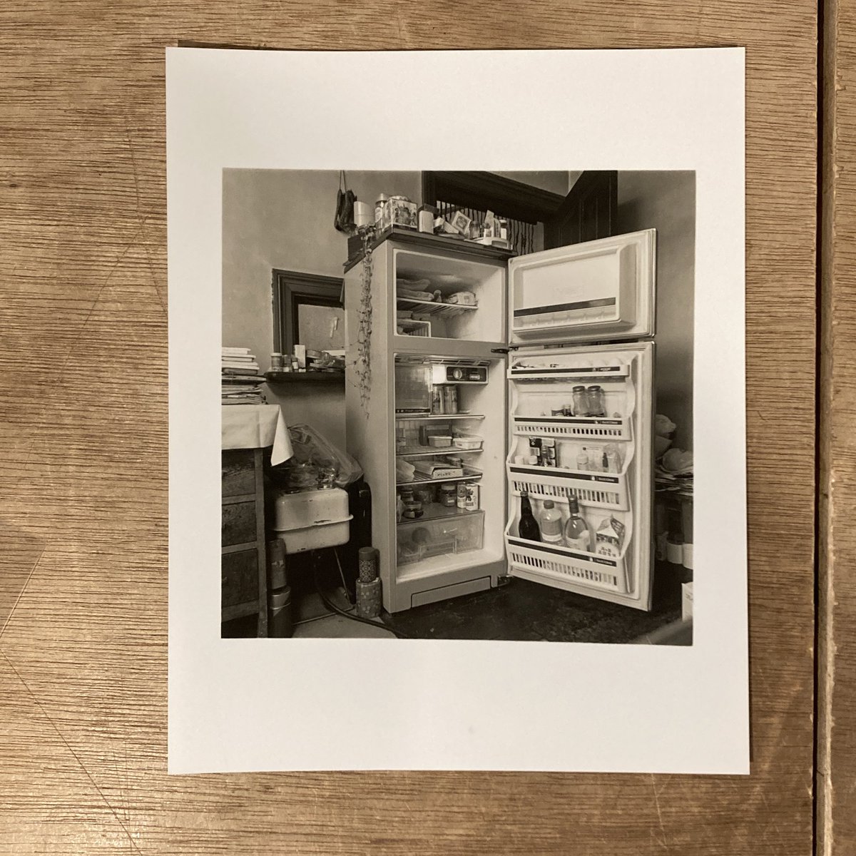 潮田登久子の冷蔵庫シリーズのプリントも入荷してます。人の日記を覗き