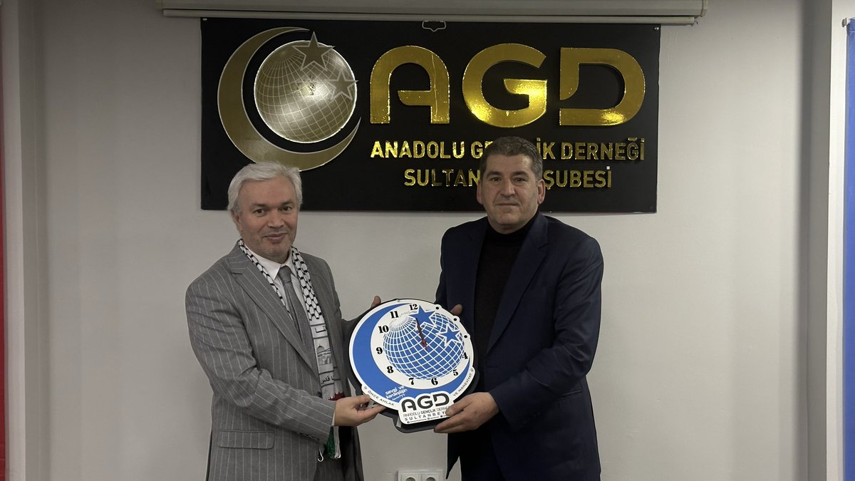 AgdSultanbeyli's tweet photo. AGD Sultanbeyli İlçe Merkezimizde düzenlenen “Yeni Bir Dünya Mümkün: İslam Birliği” konulu teşkilat içi eğitim programı, Gazeteci-Yazar Mustafa Kurdaş’ın sunumlarıyla gerçekleştirildi.

Katkı ve katılımları için teşekkür ederiz. https://t.co/BDN4C6qVU4