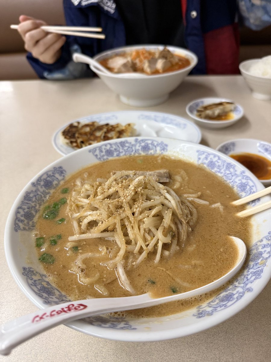 ラーメン食べたい週間。
ラーメン週3回くらい食べたい。