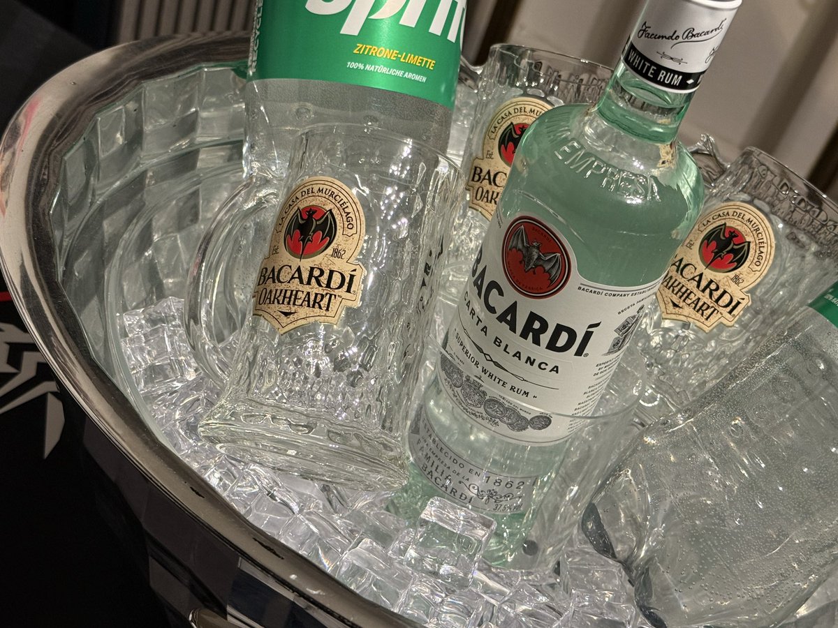 𝘾𝙃𝙍𝙄𝙎 tweet media