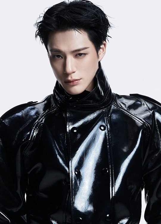 เจโน่คือเหมือนประติมากรรมชั้นสูง มันหล่อสมมาตรขนาดนี้ได้ไงก่อน พระเจ้าตั้งใจปั้นจนเป็น office syndrome ปั้นโครงหน้า สันกราม สันดั้ง จน คอ บ่า ไหล่ ยึด