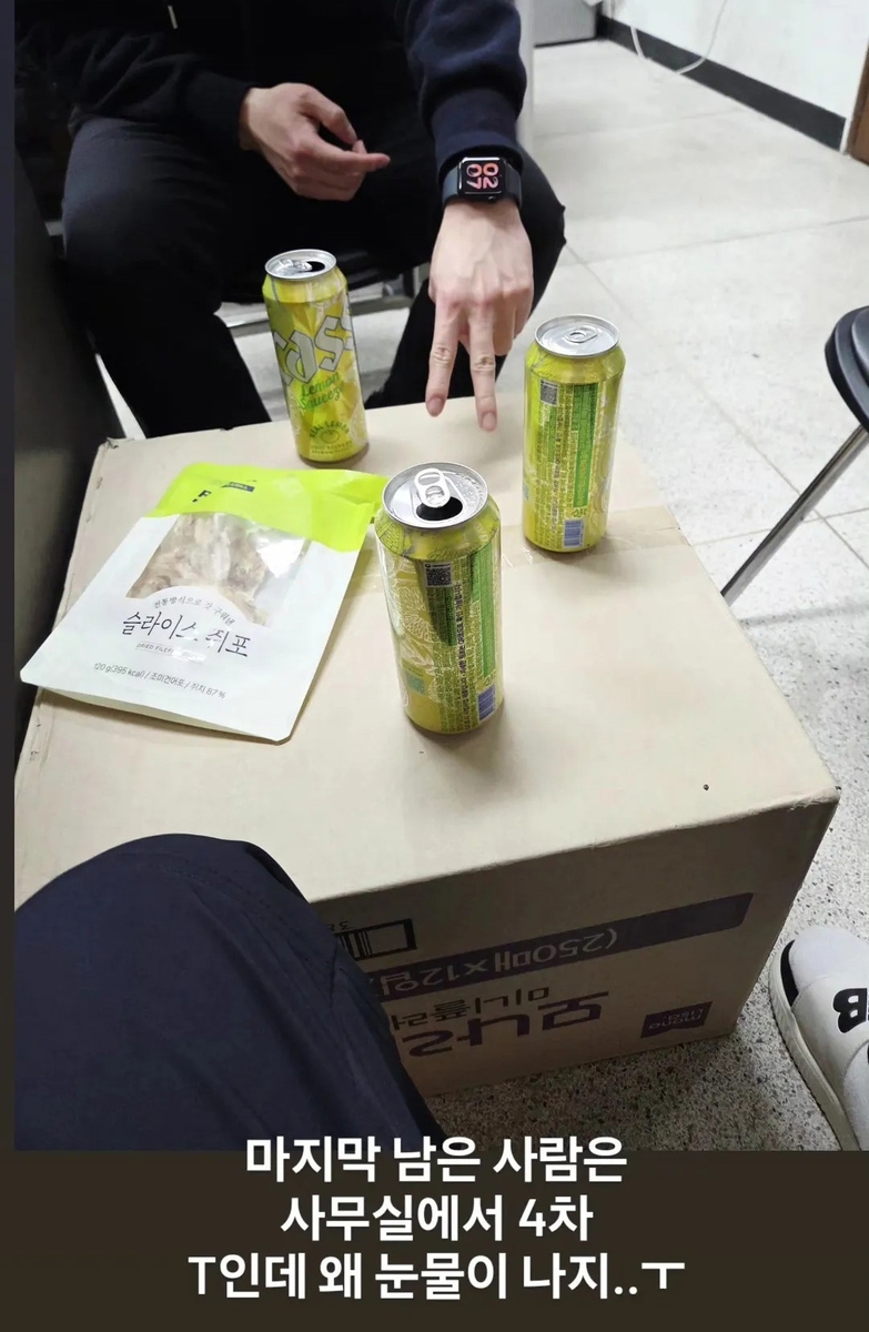 경남경찰청 소속 경찰들, 사무실에서 음주 사진 SNS 올려 논란
yna.co.kr/view/AKR202602…