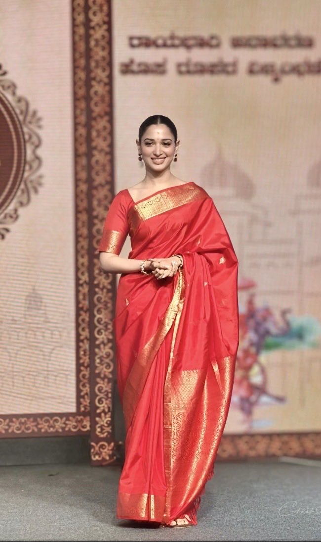 Tamannaah Bhatia at the Mysore Sandal Production Store in Bangalore, announced as the brand ambassador 🔥❤️

#Tamannaah #TamannaahBhatia #TamannaahBhatiahot