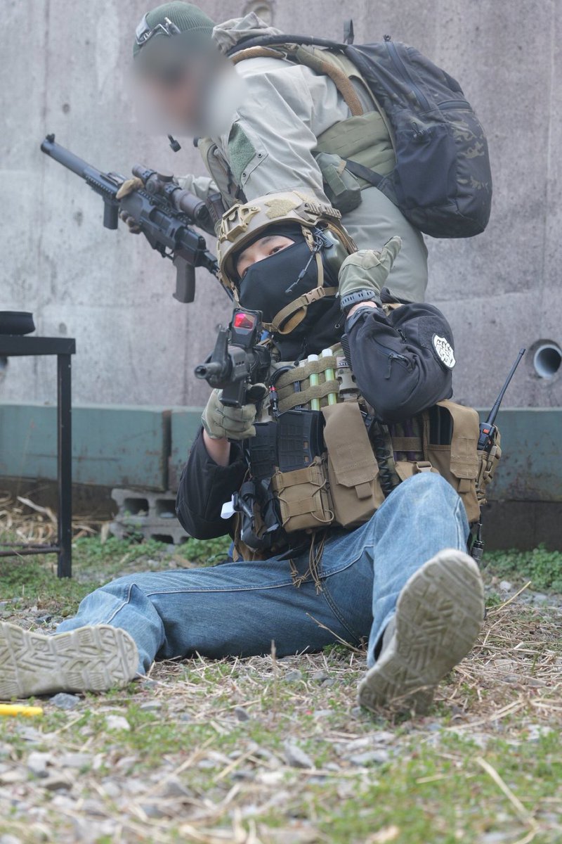 岬町にあるみさきサバゲーさんでサバゲーしてきました。（選手土曜日）
大学時代のサークル仲間と行くのが年単位ぶりで昔を思い出し懐かしい気持ちになりました。
装備は一応BEARにA18で組みましたが下半身だけサボっちゃった。ゆるちて
あとBEARとUSECなら鉄砲逆じゃね？とかは言ってはいけない。