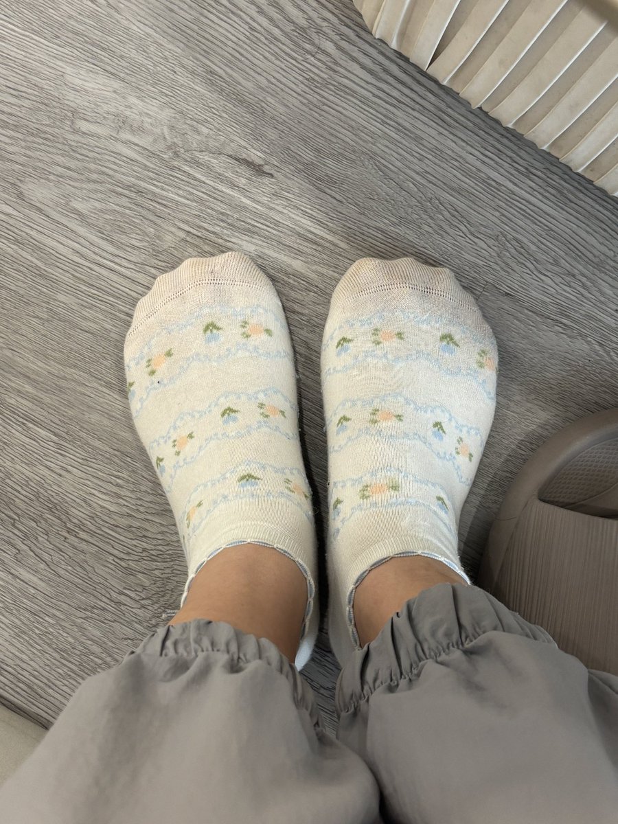 🌊原味現貨
啊啊啊啊 完蛋了
穿了四天的襪子然後來到美甲師的工作室
超級臭 好尷尬 啊啊啊啊啊
有沒有人要 💰400
今天寄出

#原味商品 #原味現貨 #原味襪子