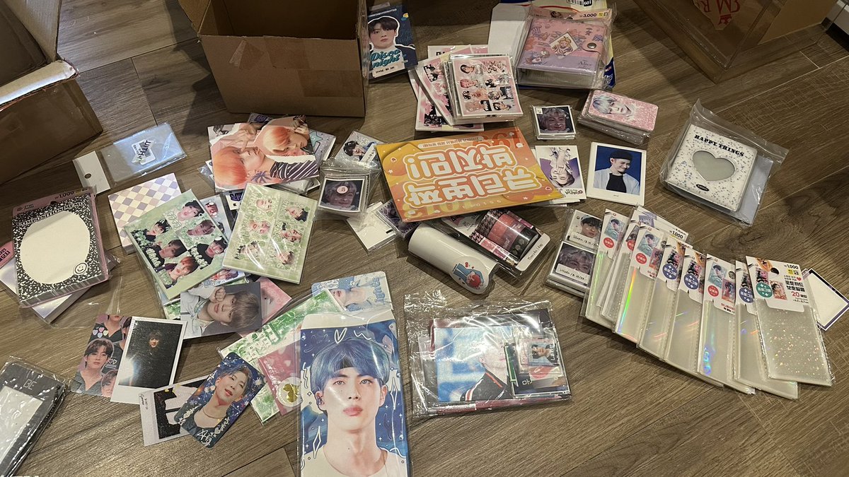 koobiscarts's tweet photo. WTS freebies selkor bts
ready ina
(ini dulu aku beli jg ya sama seller korea)

💸30k
- 15 pc
- 10 stickers
- 3 postcards / perintilan lain

bisa prio member tp akan tetep di campurr krn nyesuain stock yg ada 

bisa 🍊
📍 tng

양도 bts jungkook taehyung jimin jhope rm jin suga wts https://t.co/BoMmPS3pQS