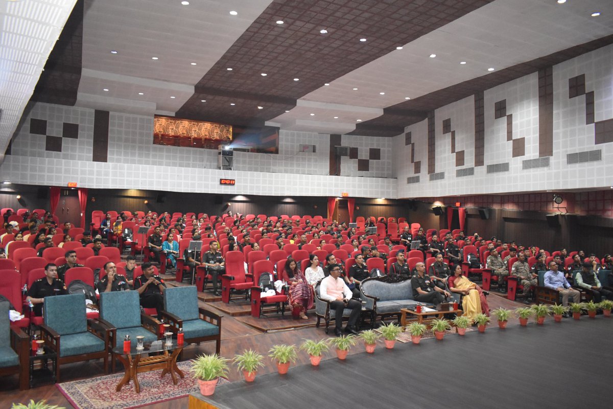 𝐃𝐫𝐢𝐯𝐢𝐧𝐠 𝐀𝐰𝐚𝐫𝐞𝐧𝐞𝐬𝐬, 𝐏𝐨𝐰𝐞𝐫𝐢𝐧𝐠 𝐒𝐮𝐬𝐭𝐚𝐢𝐧𝐚𝐛𝐢𝐥𝐢𝐭𝐲

Under #ProjectSaksham, #EasternCommand, in collaboration with #IndianOilCorporation, conducted a structured awareness programme on oil &amp; gas conservation at #VijayDurg, #Kolkata—promoting judicious