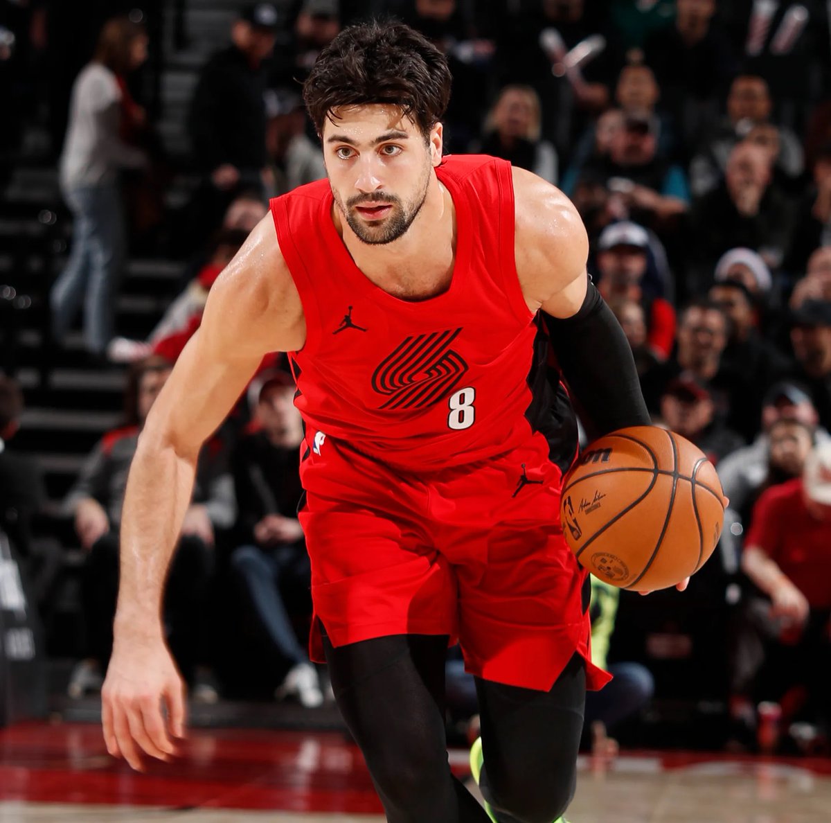 austinsprops's tweet photo. Deni Avdija Day.

Deni Avdija 21.5 Pts “O”
(-120)DK

🏀#1 #RipCity  Vs #TakeRoot  

150❤️ANOTHER PROP TONIGHT?!

Deni dropped 26 pts on 27 minutes in his return from injury Tuesday. He was pacing for 30-33 mins as POR blew out Philly.

Sharpe is OUT. Deni will see massive usage, FGAs, in a matchup against MIN who rarely sends double teams.

Books have his FGA’s (-130) o 15.5. 
He’s OVER in 18/28 (68%) of games with 14-18 FGA’s, and this is a matchup with sneaky good FT upside.

We land another massive 239.5 point total that should pace nicely, and stay competitive throughout.

I’ll buy into Avdija who continues to lead this young Portland roster.