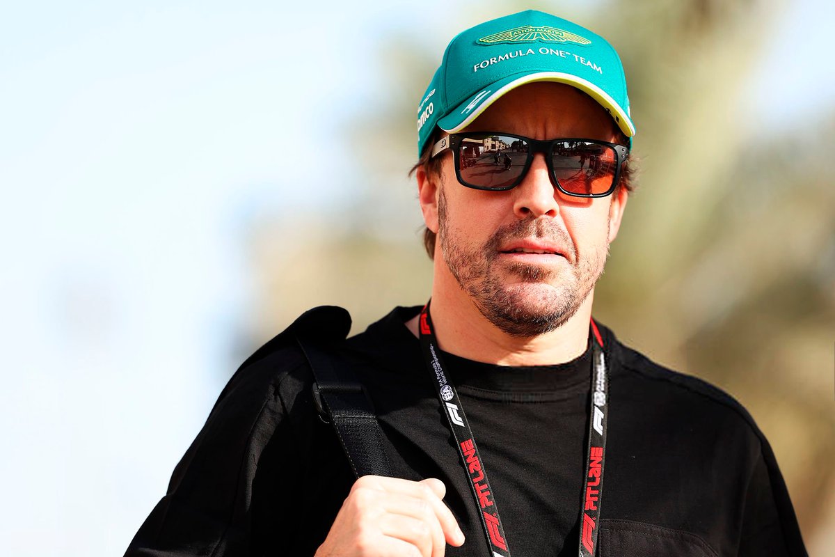 🐐 ¡Fernando Alonso llega al circuito de Baréin!

#F1 #F1testing