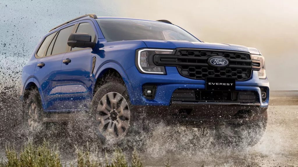 ford_uganda_'s tweet photo. Meet the new EVEREST SPORT — The ultimate midgrade premium 7 seater SUV. New for 2026…
💺Ventilated memory seats
🚪Hands-free power tailgate
📷360 camera
🖤Unique Black Based exterior
Coming soon later this year…
#FordUG #FordEverestSport #ConquerEveryday https://t.co/5knR1cKsI8