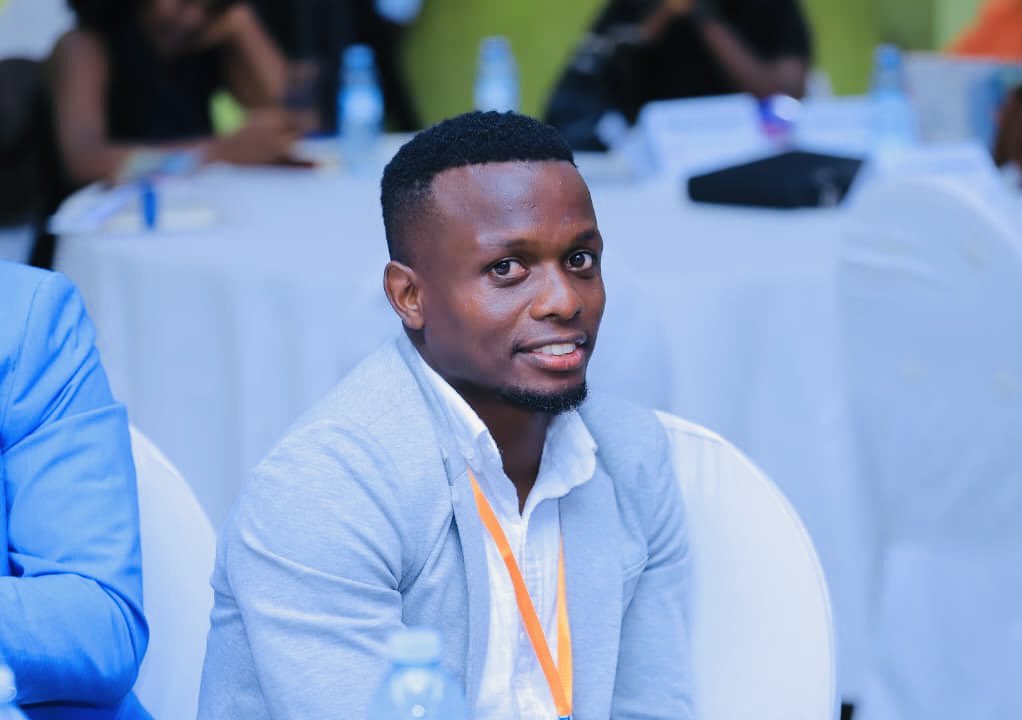 Paul Mucureezi tweet media