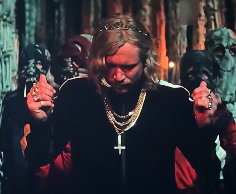 I love that Jimmy's tiara gets broken after the barn scene. It could represent how the cult is broken, having lost so many members by the end and how Jimmy Ink is kinda seeing through Jimmy's lies. The cracks are showing essentially and the cult is on the verge of collapse.