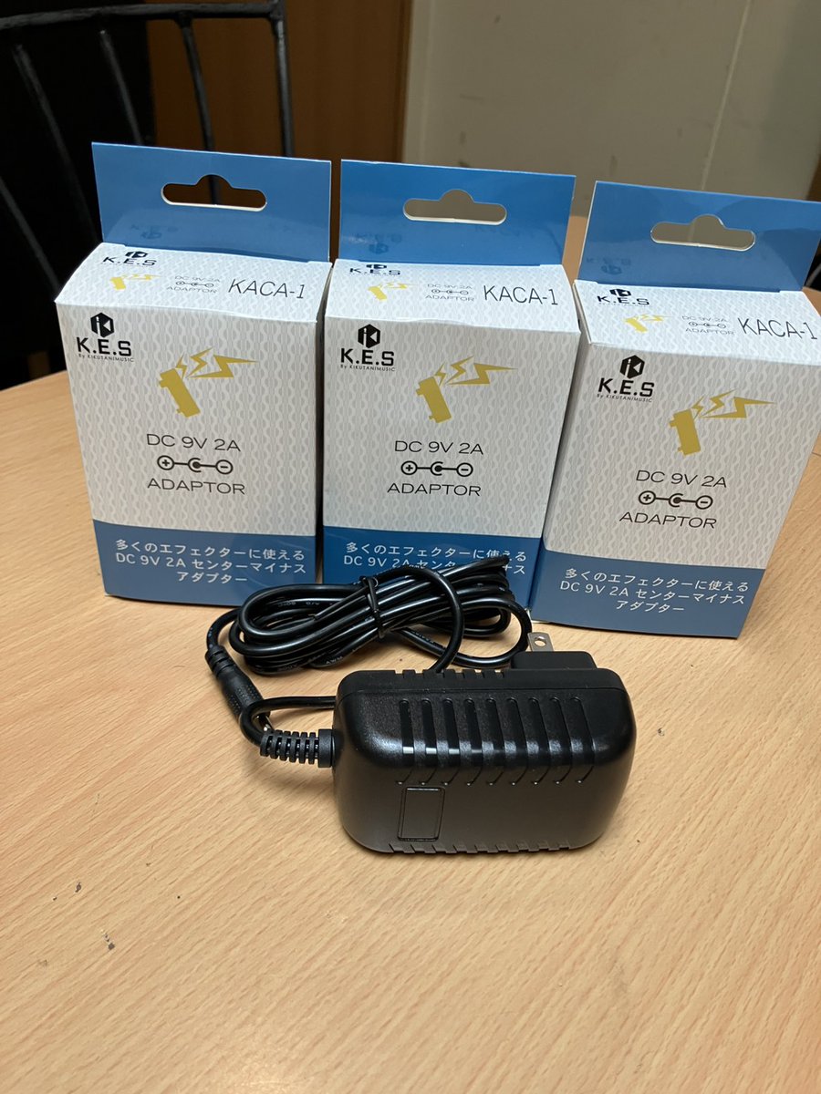 gakkido's tweet photo. 【商品入荷】
K.E.S パワーサプライ
DC9V／2A・センターマイナス仕様。
100-240V対応で安定した電源供給。
コンパクト（75×40×30mm）＆ケーブル1.5m。
エフェクター用に最適な1台。 https://t.co/13SoveLfzD