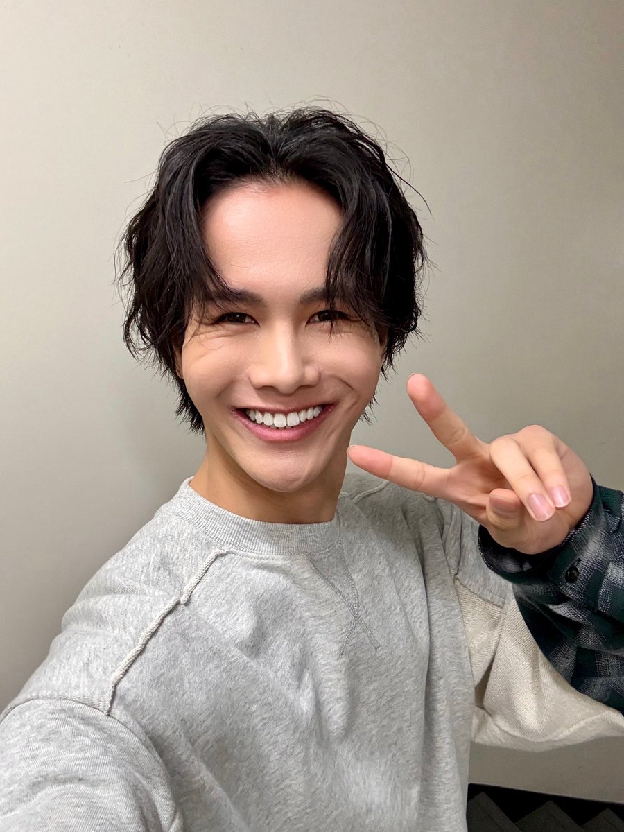 RYOSUKE_N_1101's tweet photo. れじ王vol.4 第1部
ご来場頂きありがとうございました👑

最高に楽しかった〜！！
今は、れいじさんとともやさんと、「もっとお芝居したいなぁ」の気持ちです☺️

第2部も盛り上がること間違いなしだと思いますので、皆さん、僕の大好きな先輩方を、目一杯堪能して行って下さいね♪

#れじ王 https://t.co/LMVckUpsIX