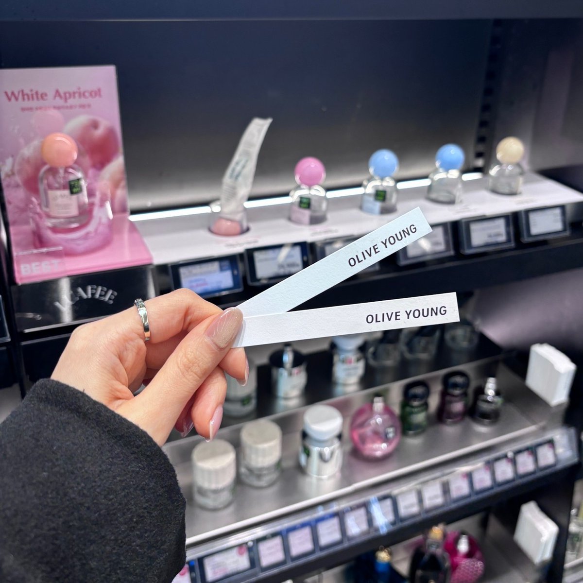 올갱이에게서 좋은 향이 난다...
내.취.향.💗

올영 향수 뭐 쓰는지 알려주세요!!

💚팔로우 + 답멘 = 올리브영 기프트카드 2만원권(5명)
💚발표 : 2/23(월)