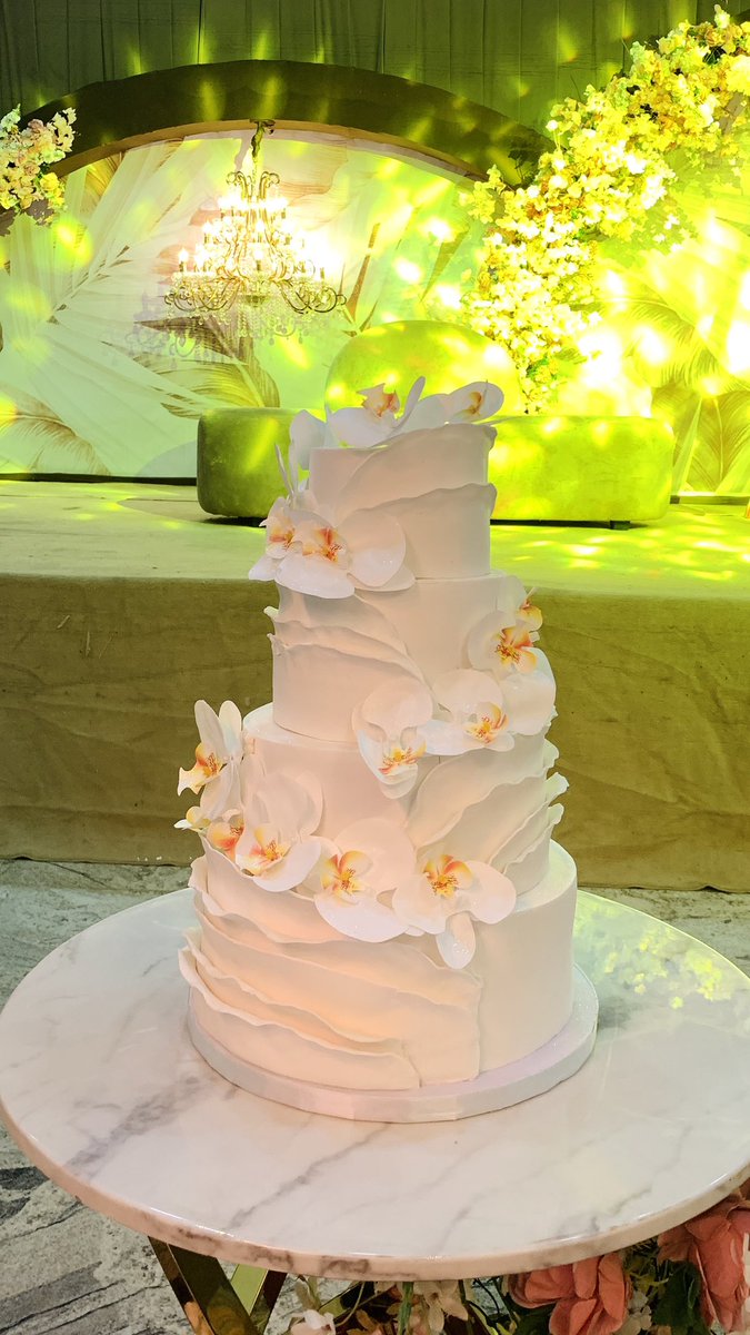 Planning your wedding soon?  

Looking for a wedding cake vendor in Abuja? We are here to help you celebrate your special day!  

For bookings or inquiries, please send us a DM or use the link in our bio.