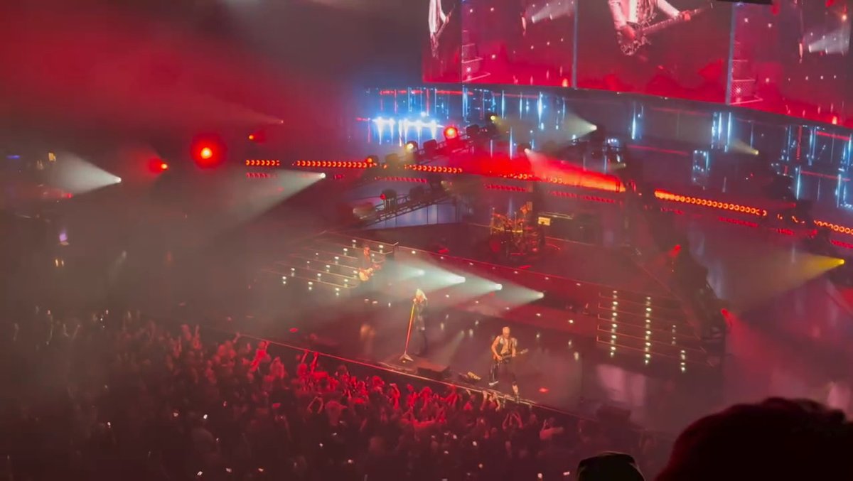 dltourhistory's tweet photo. Def Leppard News - #DefLeppard - Las Vegas, NV 10th Feb 2026 🇺🇸

Show Ended. View the Live Updates. More from Animal 📸 - Until next time...
 
#setlist #philcollen #joeelliott #colosseumatcp
https://t.co/TMVX2sq6lc https://t.co/4sFSw6SqyT