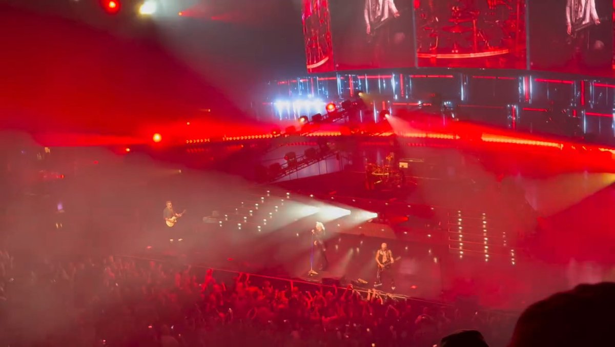 dltourhistory's tweet photo. Def Leppard News - #DefLeppard - Las Vegas, NV 10th Feb 2026 🇺🇸

Show Ended. View the Live Updates. More from Animal 📸 - Until next time...
 
#setlist #philcollen #joeelliott #colosseumatcp
https://t.co/TMVX2sq6lc https://t.co/4sFSw6SqyT