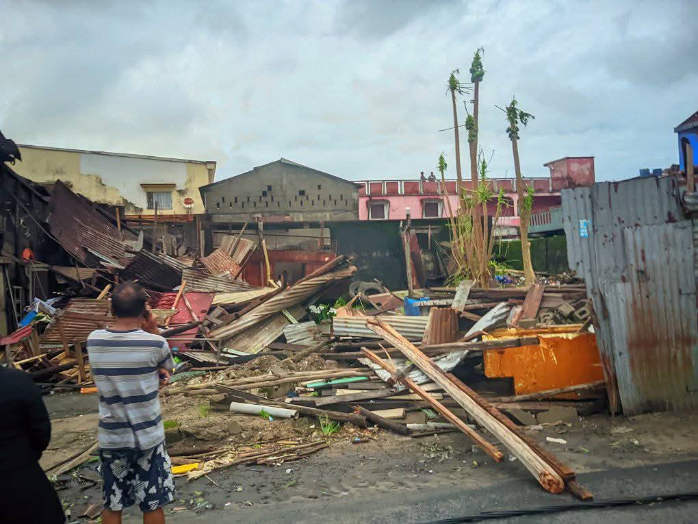 AmeFrancaiseFR's tweet photo. 🇲🇬 Un petit passage éclair pour solliciter votre aide.

Madagascar, et plus particulièrement la région de Tamatave, a été frappée par le cyclone tropical intense Gezani avec des rafales à 250 km/h.

Cette région est littéralement dévastée. Le peuple malgache a besoin d'aide humanitaire de toute urgence.

M. @EmmanuelMacron, il est temps de vous montrer généreux pour une bonne cause.

Ce cyclone est passé à 350 km de la Réunion et aurait pu dévaster un de vos départements.

Je ne demande jamais cela, mais merci de relayer au maximum ce message.

#Gezani #Madagascar