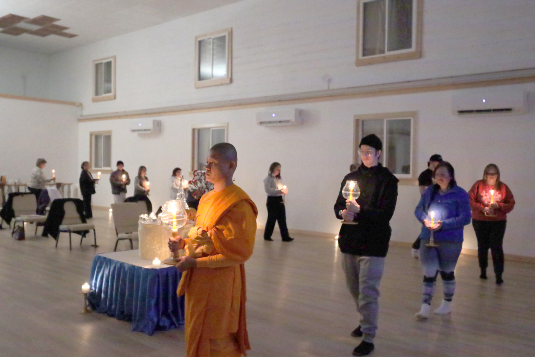 DMCupdates's tweet photo. วัดพระธรรมกายแคนซัส ประเทศสหรัฐอเมริกา ได้จัดกิจกรรม "Full Moon Mindfulness Meditation" เพื่อส่งเสริมให้ทั้งชาวไทยและชาวท้องถิ่นได้สัมผัสความสุขจากสมาธิและสร้างพลังใจที่เข้มแข็ง https://t.co/f6dXnraGbE

#ข่าวพระพุทธศาสนาในต่างประเทศ https://t.co/nLs5S7HEU4