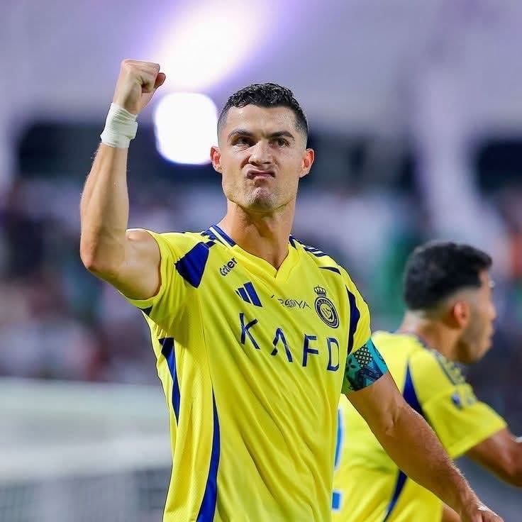 rishumukherjee's tweet photo. 🚨 BREAKING NEWS:
> Cristiano Ronaldo won his case against Saudi PIF
> All Al-Nassr employees have received their salaries.
> Cristiano Ronaldo will return to play on Saturday.

✅ The controversy is over. https://t.co/lM2xi4J85o