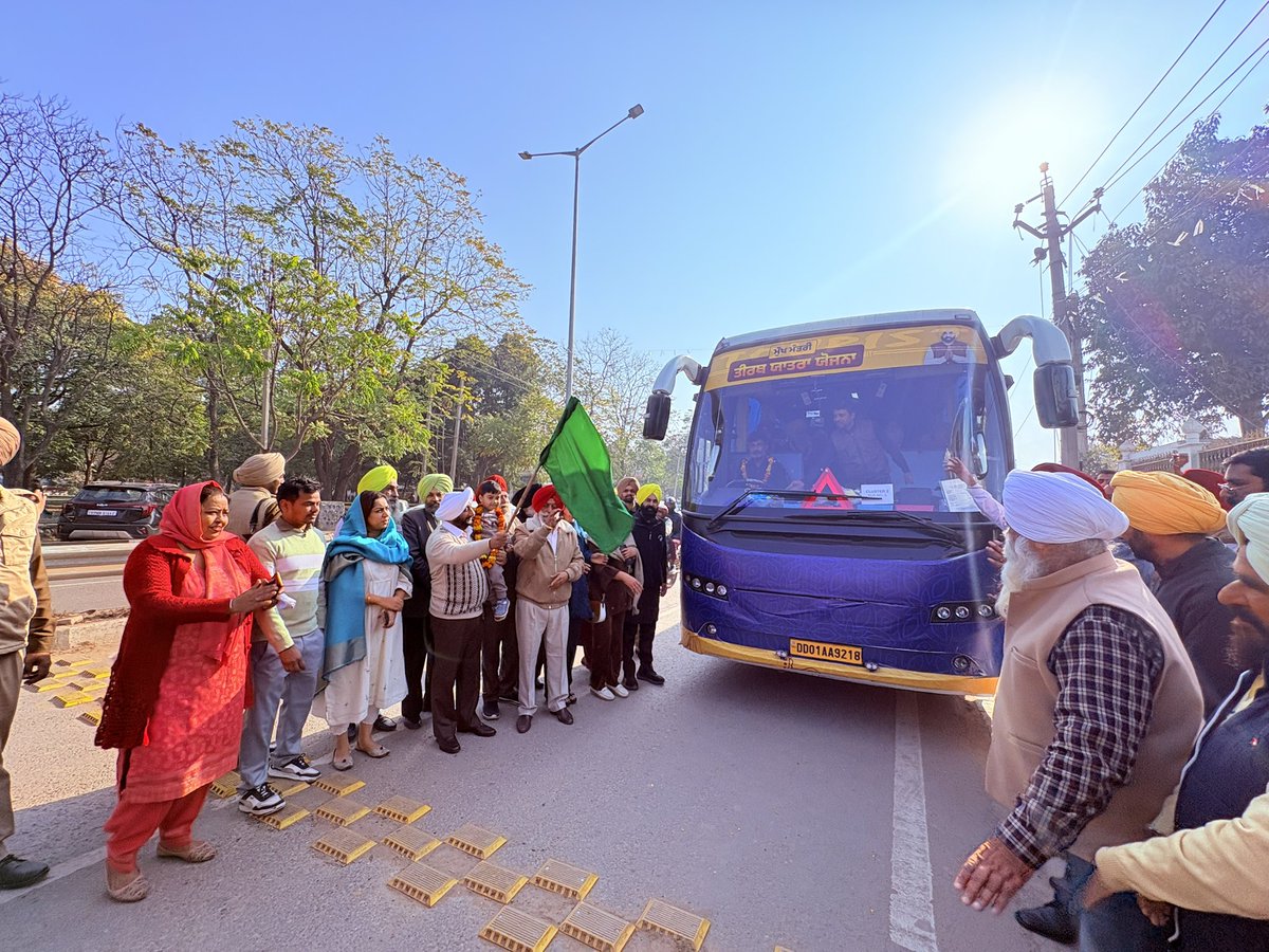 ਅੱਜ ਮੁੱਖ ਮੰਤਰੀ ਤੀਰਥ ਯਾਤਰਾ ਯੋਜਨਾ ਤਹਿਤ ਵਿਸ਼ੇਸ਼ ਬੱਸ ਗੁਰਦੁਆਰਾ ਸਾਹਿਬ ਫੇਜ਼ 11 ਮੋਹਾਲੀ ਤੋਂ ਸ੍ਰੀ ਅੰਮ੍ਰਿਤਸਰ ਸਾਹਿਬ ਲਈ ਰਵਾਨਾ ਕੀਤੀ। ਇਸ ਯੋਜਨਾ ਤਹਿਤ ਮਾਨ ਸਰਕਾਰ ਬਜ਼ੁਰਗਾਂ ਨੂੰ ਮੁਫ਼ਤ ਧਾਰਮਿਕ ਸਥਾਨਾਂ ਦੀ ਯਾਤਰਾ ਕਰਵਾ ਰਹੀ ਹੈ ਤੇ ਉਨ੍ਹਾਂ ਦੀ ਸਿਹਤ ਅਤੇ ਸਹੂਲਤਾਂ ਦਾ ਪੂਰਾ ਧਿਆਨ ਰੱਖਿਆ ਜਾ ਰਿਹਾ ਹੈ।