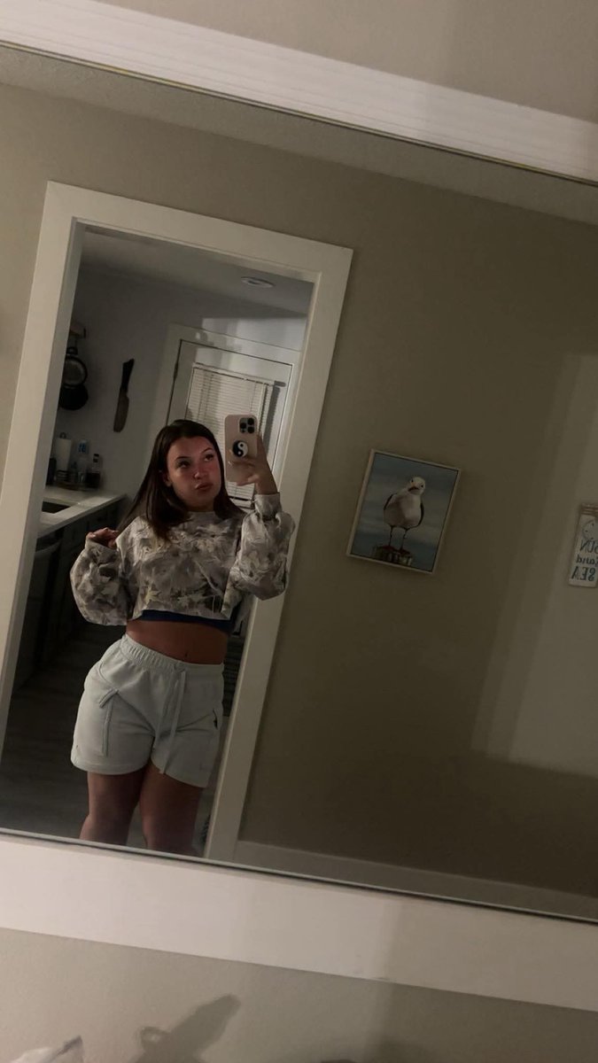 reallyriri01's tweet photo. Quick selfie of me ❤️🥰what’s y’all think of it ❤️ #selfie #linkinbio #love https://t.co/Qt7t8YQDPq