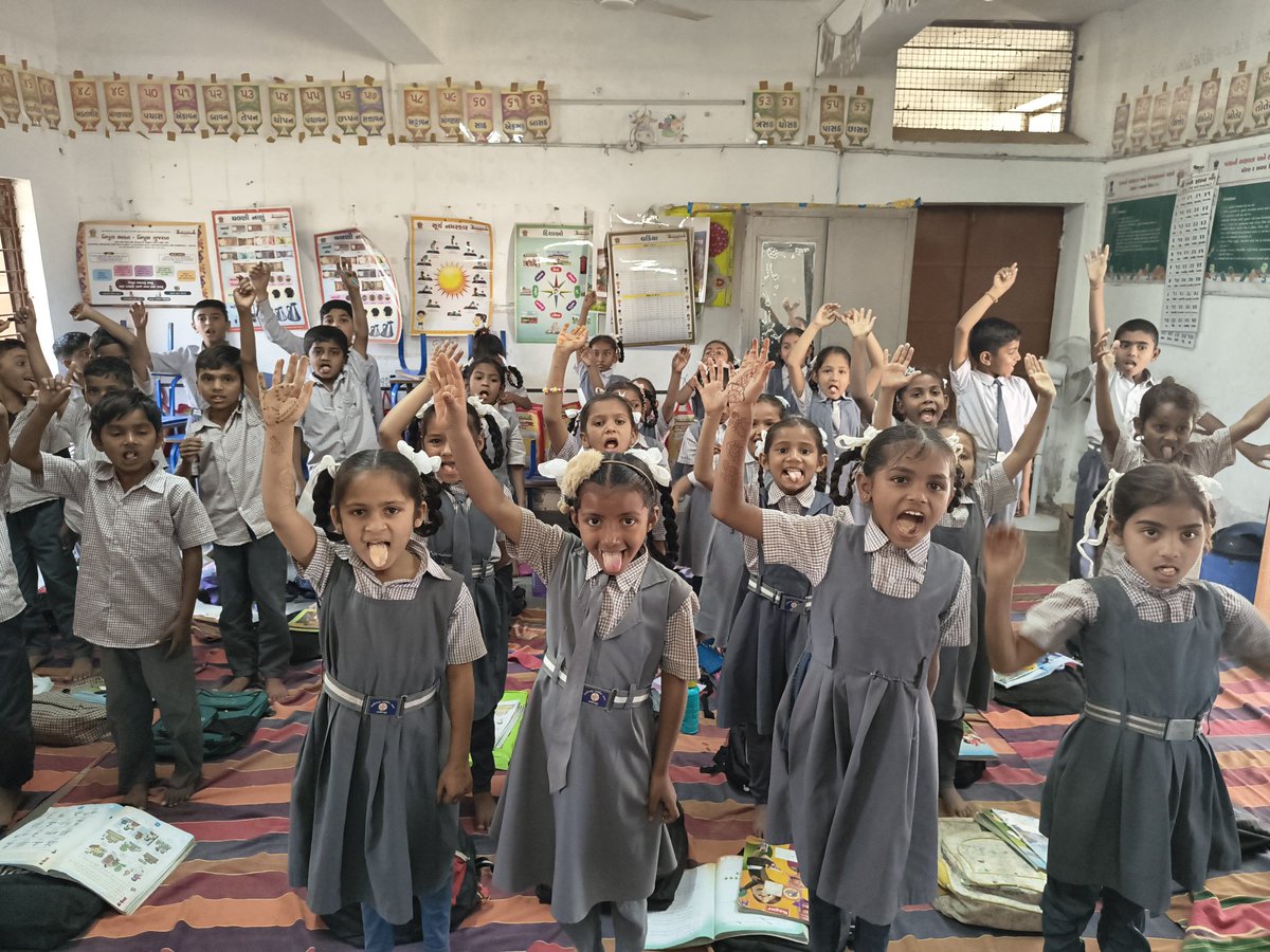 derol_aam's tweet photo. NDD ROUND
 અંતર્ગત આમ : દેરોલ વિસ્તારના સરોલી ,નવાનગર,સાયબાપુર ગામના બાળકોને આલ્બેન્ડાઝોલ ગોળી નું વિતરણ કરવામાં આવ્યું અને આલ્બેન્ડાઝોલ ગોળી નું મહત્વ સમજાવવામાં આવ્યું . https://t.co/eBgMDBAg6F