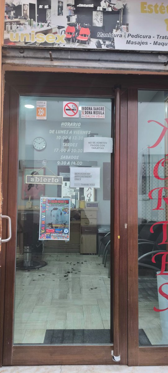 Seguimos trabajando el Premio TOTE, Memorial en Honor de un Guardia Civil de Cádiz Cádiz asesinado en acto de servicio hace 8 años y que para muchos parece que no fue nadie.
Gracias, Peluquería Kortespremio por colocar el cartel y recordar a Víctor Caballero 💚💚.