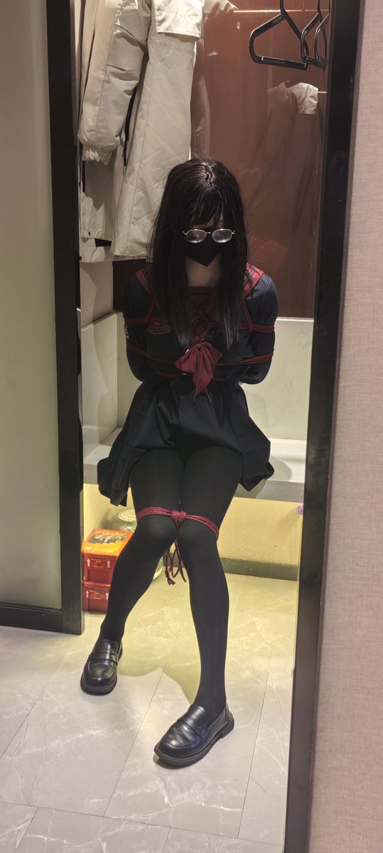 诶！
这下不怪了
