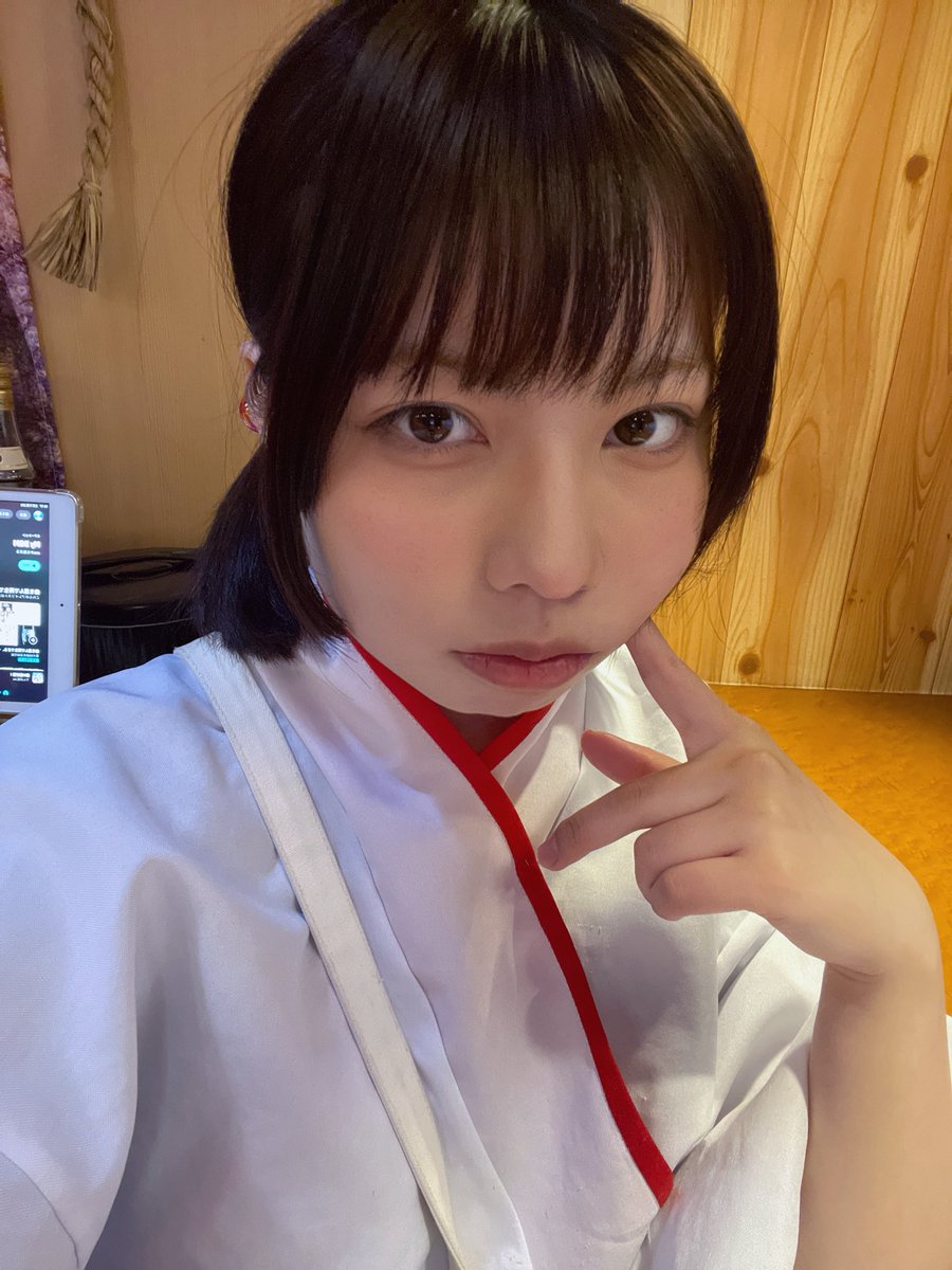 本日もいますよー。
バレンタインのお菓子つくろー、、何にしよう