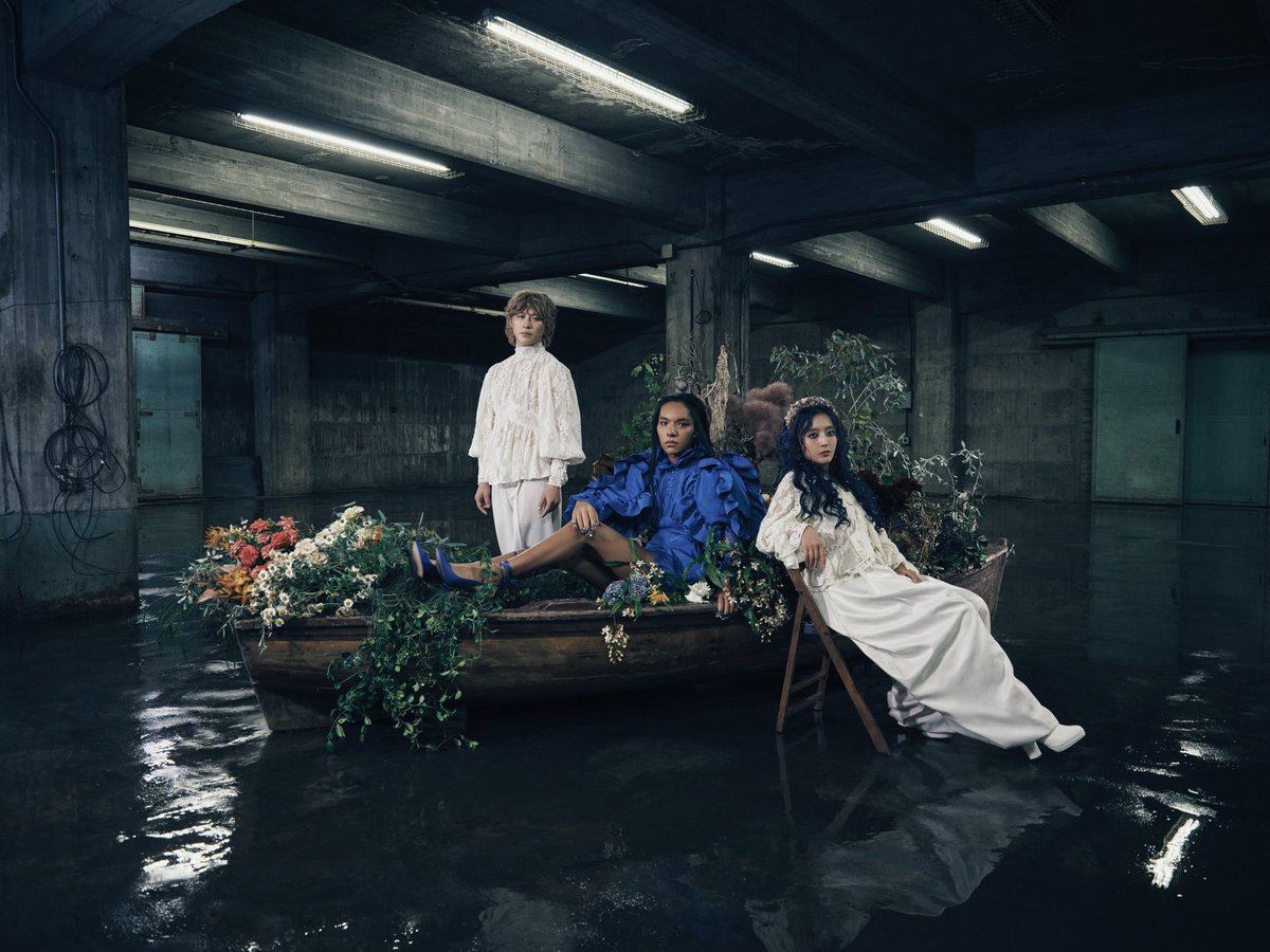 SMARinfo's tweet image. ／
#女王蜂 (@qb_announce )
New Single「#PERSONAL」本日発売💿
＼

▼CD
queenbee.lnk.to/aI0kLs
▼Streaming/Download
queenbee.lnk.to/PERSONAL
▼MV
youtu.be/vhqSCwhcgBY

#女王蜂 #QUEENBEE #qb_PERSONAL  
#地獄楽 #jigokuraku