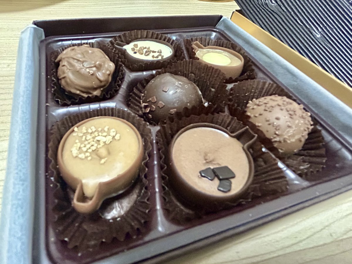 ケーキとチョコレート😋