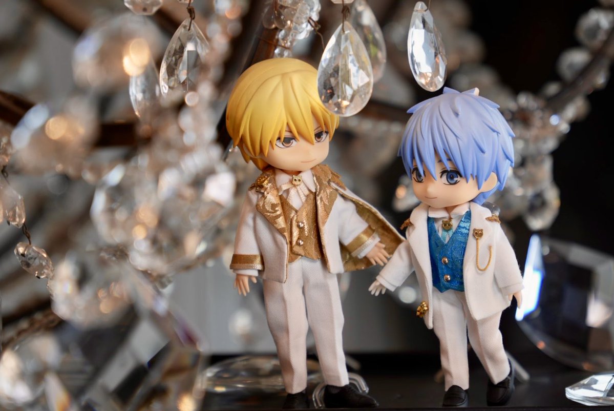 ホワイトスーツ衣装の撮影。
キラキラが似合うね✨