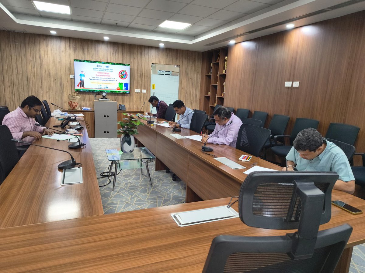stpi_kolkata's tweet photo. Poster Competition on 'Waste to Wealth' under #SwachhataPakhwada was held today at STPI Kolkata &amp; its sub-centres. Participants showcased creative ideas to turn waste into resources, promoting sustainability &amp; cleanliness. 🌿✨ #STPIKolkata #CleanIndia https://t.co/3Z0H41Hg8O