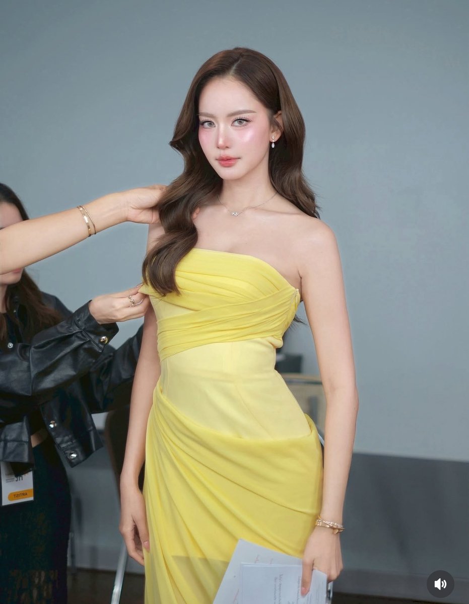 สวยเป็นแก้วเป็นแสงมาก ผิวฉ่ำมากกกก