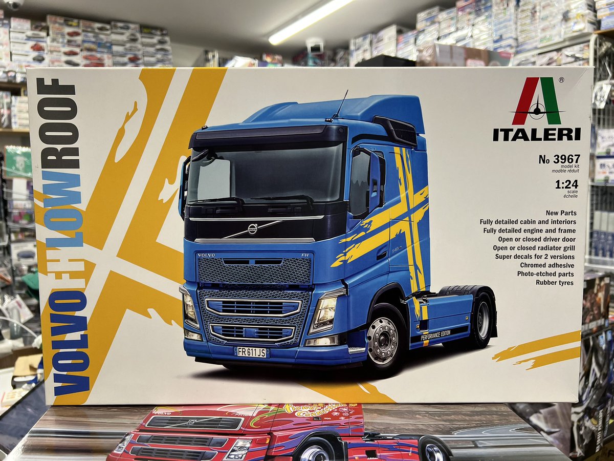 イタレリのトレーラーヘッドを追加しました。すべて 1/24で、『ボルボ