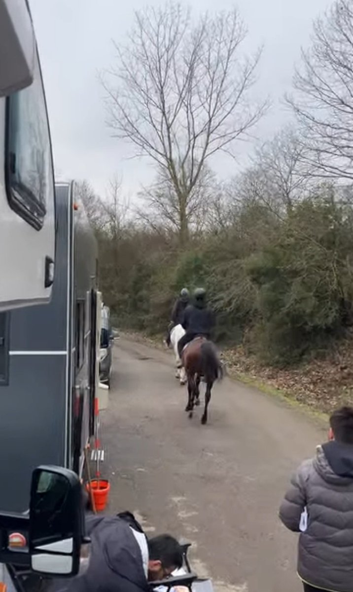 ايه ده هما بيصوروا ايه🙄🙄 للحظه حسيت هلال دخلت لوكيشن حريم السلطان😂😂😂

#sahtekarlar